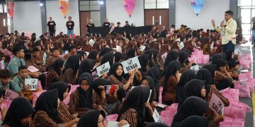 Sinergi Program KEJAR dan Sangu Sampah, OJK Kediri Ajak Pelajar Trenggalek Menabung Sejak Dini
