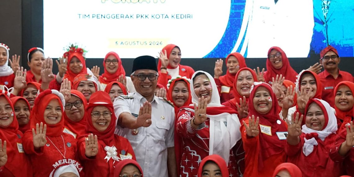 Meningkatkan Kualitas Kader PKK, Wawali Kota Kediri Serahkan Piala Lomba Cerdas Cermat Pokja IV