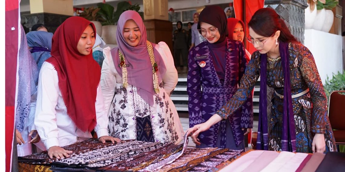 Kota Kediri Tuan Rumah Forum Sinergi Perempuan Bakorwil I Madiun, Arumi Bachsin dan Mbak Vinanda Soroti SIM PKK