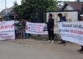 Diberhentikan Sepihak, 12 Ketua RT di Desa Duwet Kediri Gelar Aksi Protes dan Bentangkan Spanduk Kekecewaan