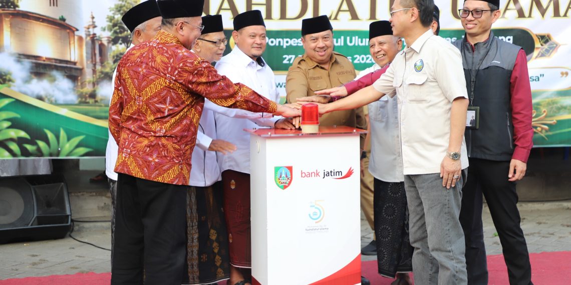 Wujudkan Kolaborasi Lintas Agama, Bupati Jombang Resmikan Posko Ramah Muktamirin di Pasar Ngrawan
