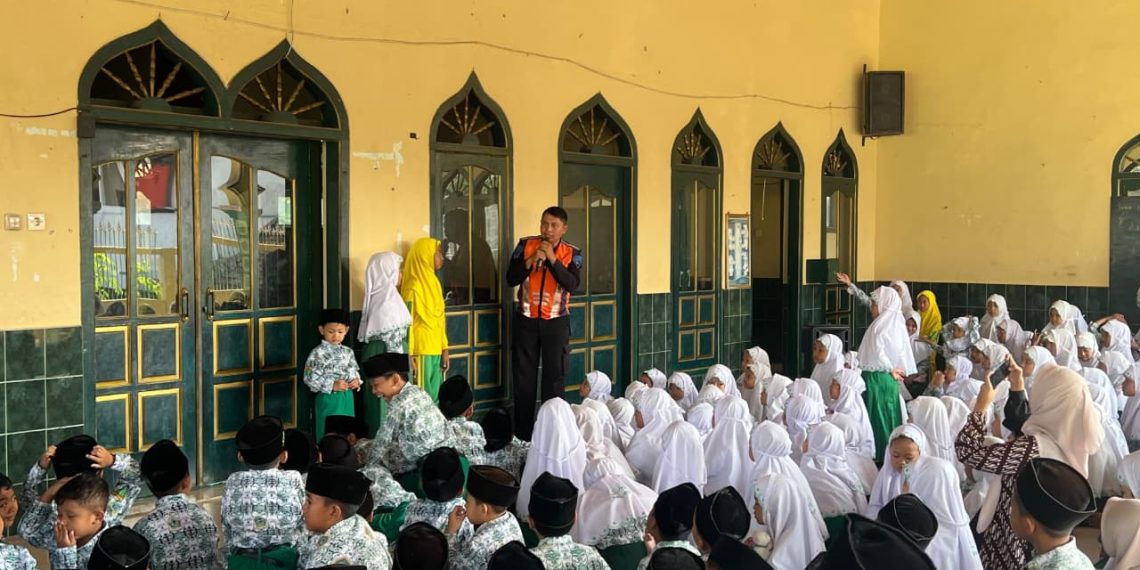 Tingkatkan Kesadaran Jalur Rel, KAI Daop 7 Madiun Gelar Sosialisasi Keselamatan di Nganjuk