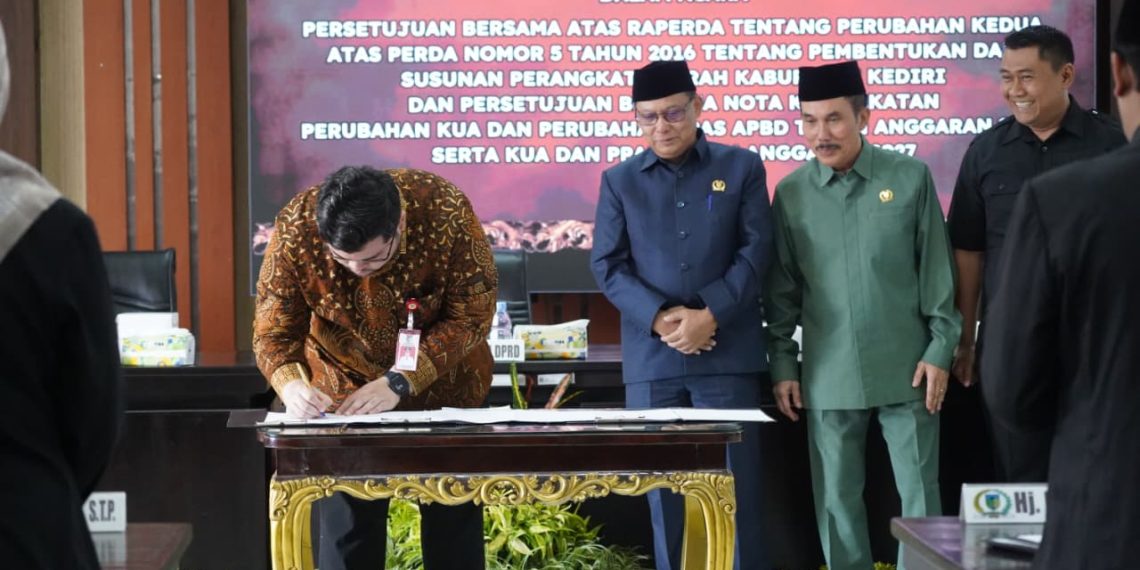 Rampingkan Struktur Organisasi, Pemkab Kediri dan DPRD Sahkan Raperda Perubahan Perangkat Daerah