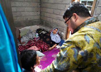 Bupati Kediri Kunjungi Marfelino, Bocah 11 Tahun yang Merawat Ibunya Seorang Diri
