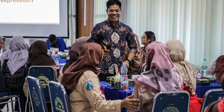 Tingkatkan Kompetensi Pengajar, Dinas Pendidikan Kota Kediri Gelar Workshop Bahasa Inggris Bersama Native Speaker