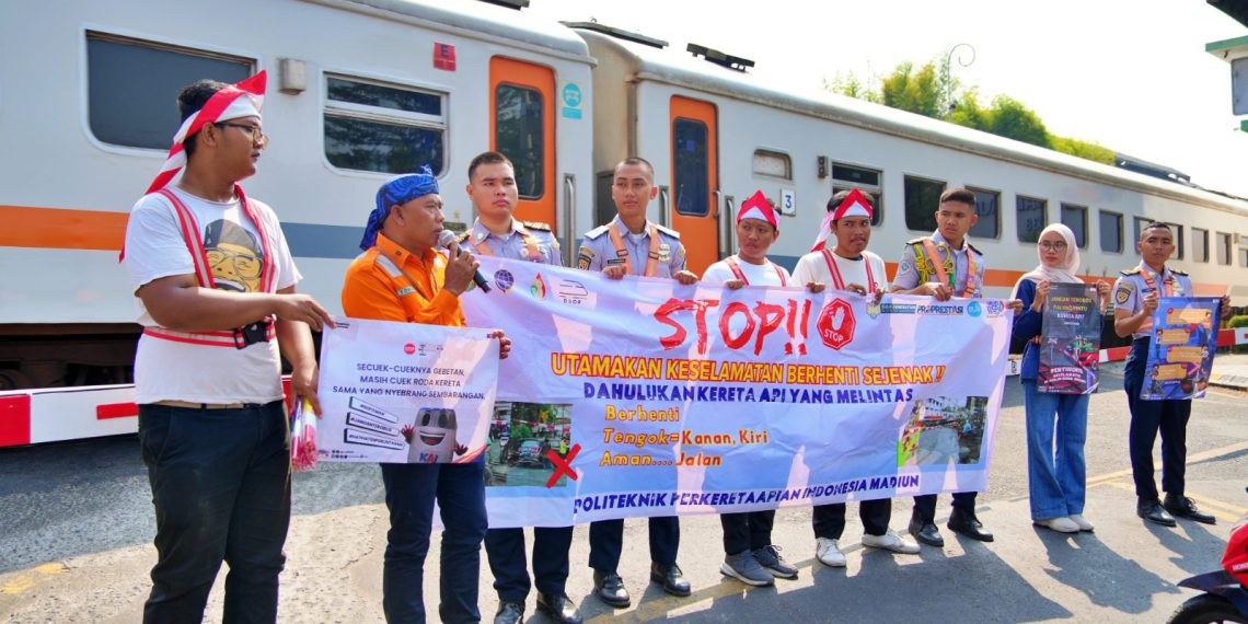 Sambut HUT Ke-81 RI, KAI Daop 7 Madiun Gelar Sosialisasi Keselamatan Perlintasan Sebidang