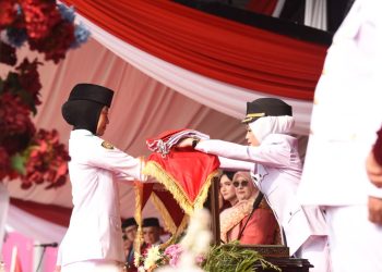 Wali Kota Vinanda Pimpin Upacara Peringatan HUT Ke-81 RI di Stadion Brawijaya