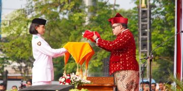 Pimpin Upacara HUT Ke-81 RI, Bupati Kediri Ajak Warga Jaga Persatuan dan Doakan Korban Bencana