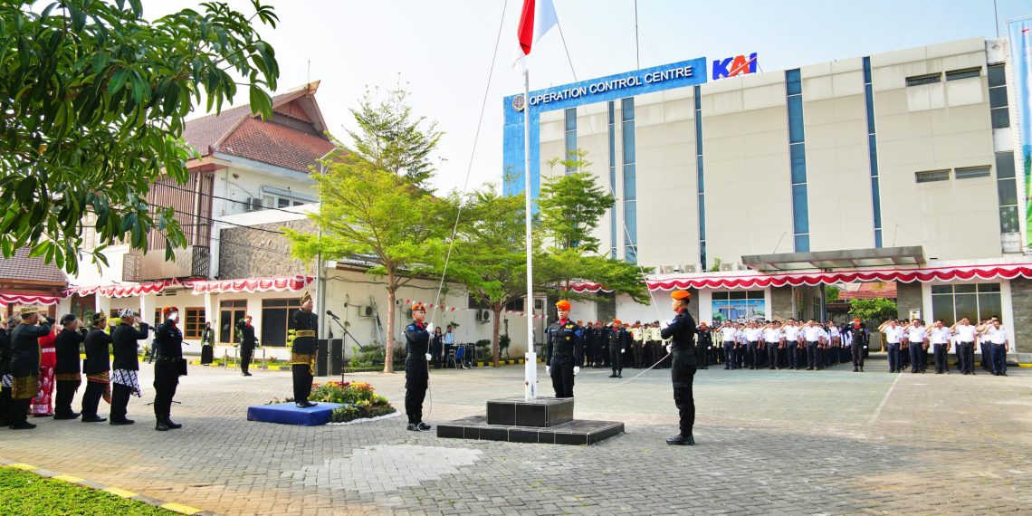 Peringati HUT Ke-81 RI, KAI Daop 7 Madiun Gelar Upacara dan Layani Puluhan Ribu Penumpang Libur Kemerdekaan
