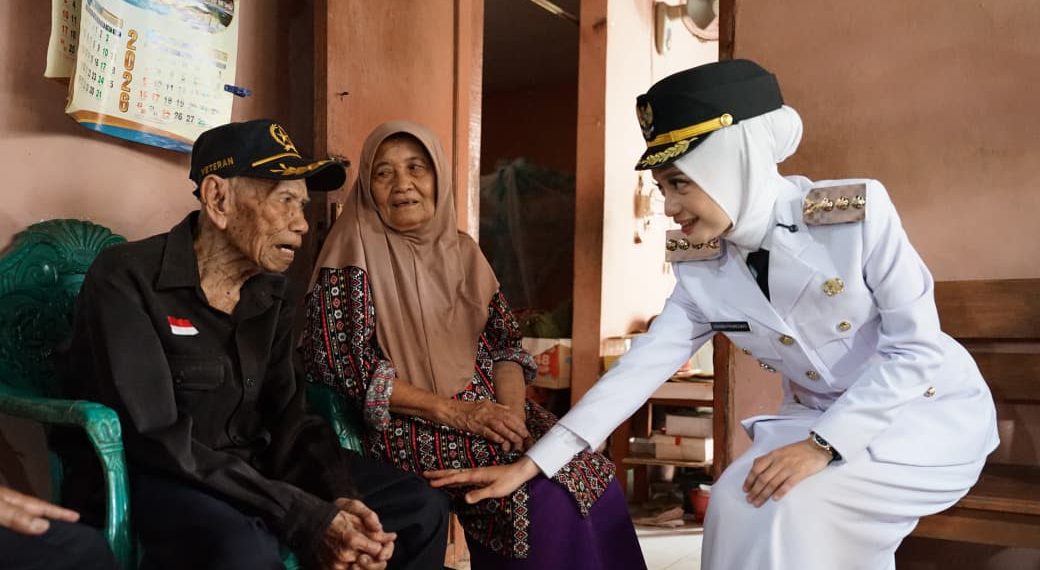 HUT Ke-81 RI, Wali Kota Vinanda Kunjungi Veteran Perjuangan Trikora di Kota Kediri