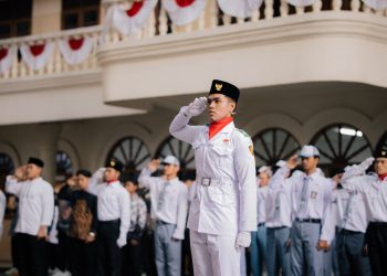Ribuan Santri Ponpes Wali Barokah Kediri Gelar Upacara Peringatan HUT Ke-81 RI