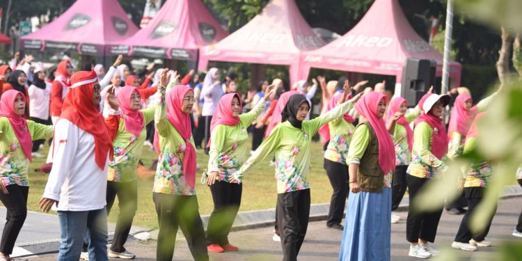 Vinanda Prameswati Buka Senam Bersama dan Lomba Agustusan DWP Kota Kediri