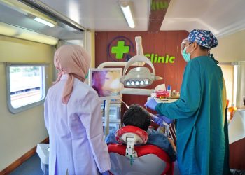 KAI Daop 7 Madiun Gelar Bakti Sosial Rail Clinic di Stasiun Geneng dan Salurkan Bantuan