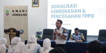 Cegah TPPO dan Sosialisasi POLTEKIMIPAS, Kantor Imigrasi Kediri Edukasi Siswa SMAN 1 Jombang