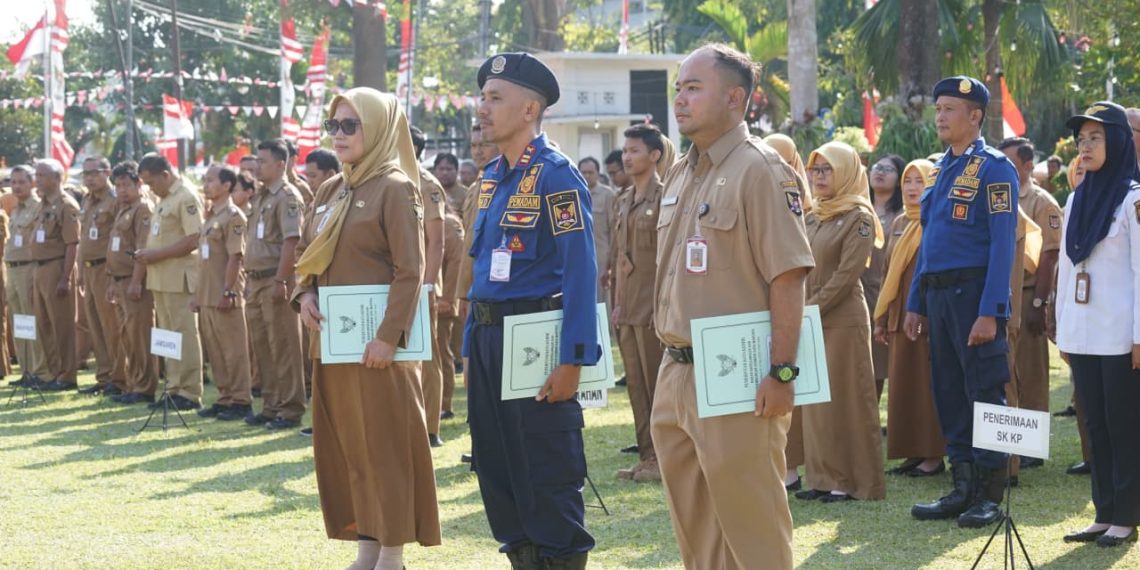 Penyerahan SK Kenaikan Pangkat, Wali Kota Kediri Minta ASN Tingkatkan Kinerja dan Pelayanan