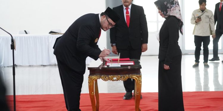 Isi Kekosongan Jabatan Perangkat Daerah, Bupati Kediri Lantik 121 Pejabat Manajerial