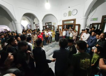 Lestarikan Tradisi Sejak 1908, Peringatan Maulid Nabi di Masjid Wakaf Jamsaren Kediri Dimeriahkan Tradisi Sebar Koin