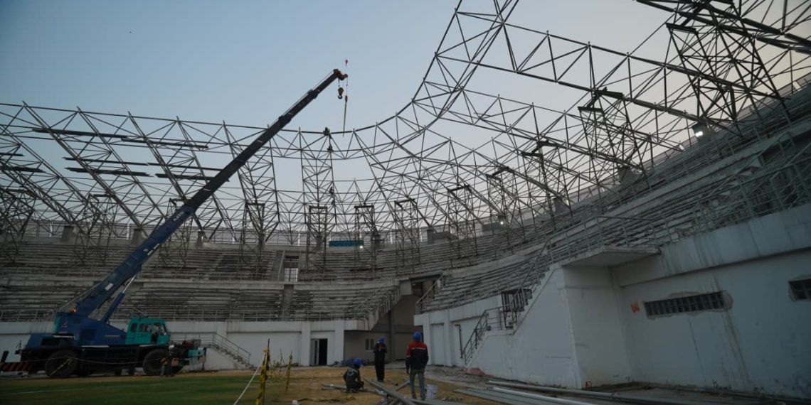 Masuki Tahap Tiga, Pemasangan Rangka Atap Stadion Gelora Daha Jayati Dikebut