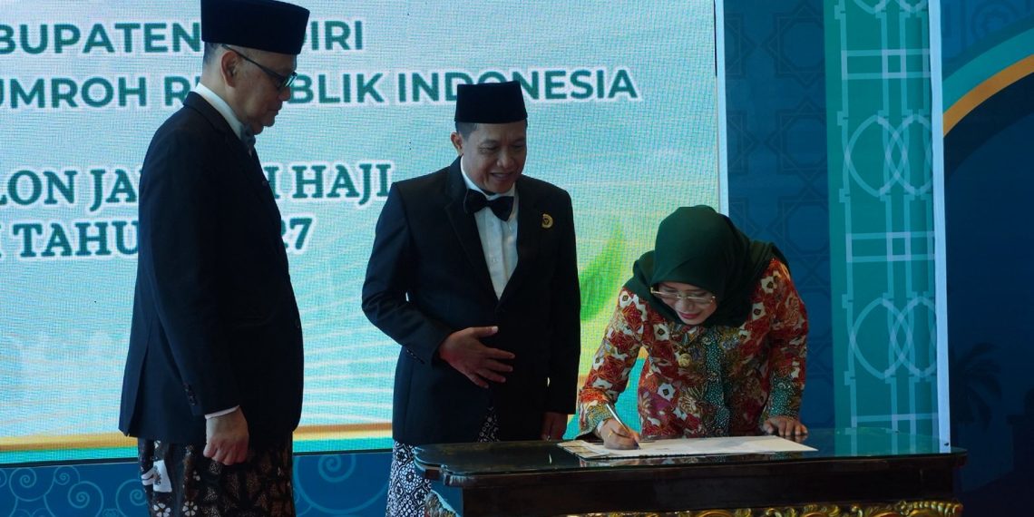 Dukung Pembangunan Hotel Haji di Bandara Dhoho, Pemkab Kediri Serahkan Sertifikat Tanah ke Kementerian Haji dan Umrah