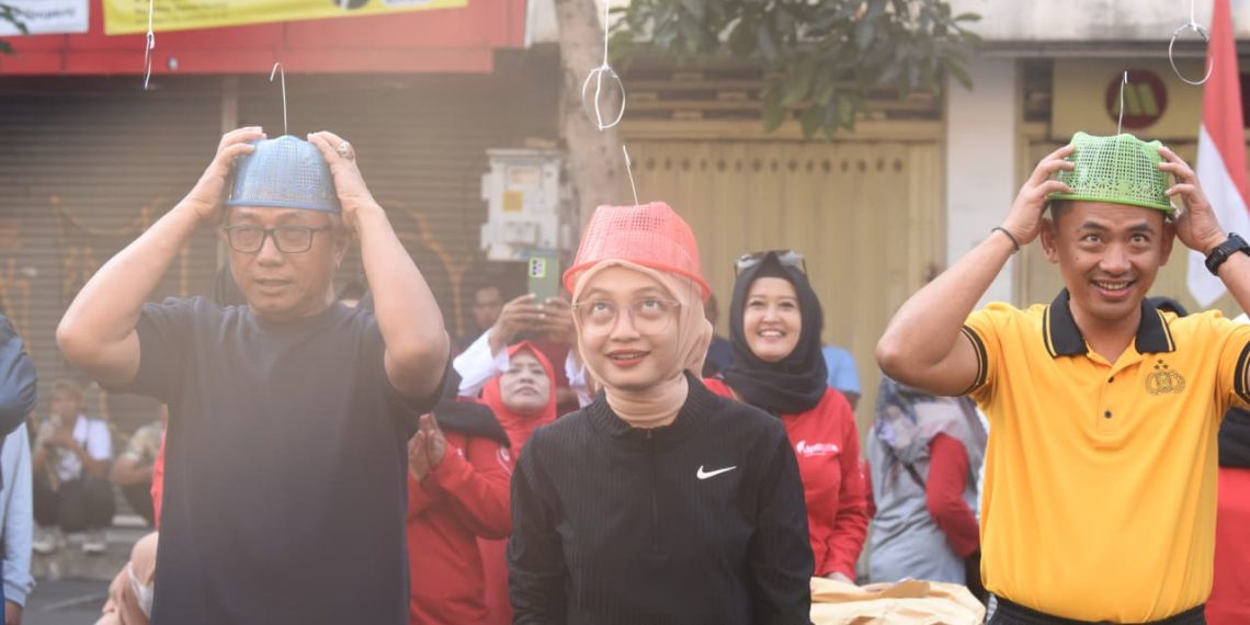 Meriahkan Lomba Agustusan di CFD Jalan Dhoho, Wali Kota Kediri Vinanda Prameswati Ikut Lomba dan Sabet Juara