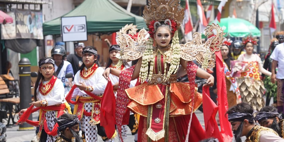 Meriahkan HUT Ke-81 RI, Wakil Wali Kota Kediri Gus Qowim Hadiri Karnaval Budaya Balowerti