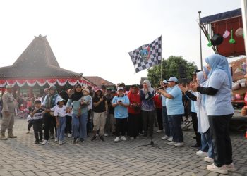 Berhadiah Paket Umrah, Jalan Sehat Peringatan HUT Ke-81 RI di Purisemanding Jombang Berlangsung Semarak