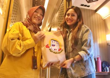 Peringati Hari Pelanggan Nasional 2026, KAI Daop 7 Madiun Sapa Penumpang dan Bagikan Suvenir Eksklusif