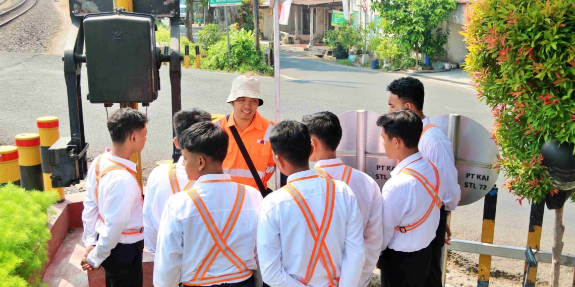 KAI Daop 7 Madiun Bangun Pos Jaga di 13 Titik Prioritas dan Gelar Diklat 52 Petugas Perlintasan