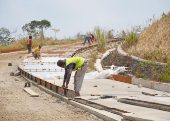 Pemkab Kediri Lanjutkan Pembangunan Akses Beton Jalan Menuju Kawah Gunung Kelud