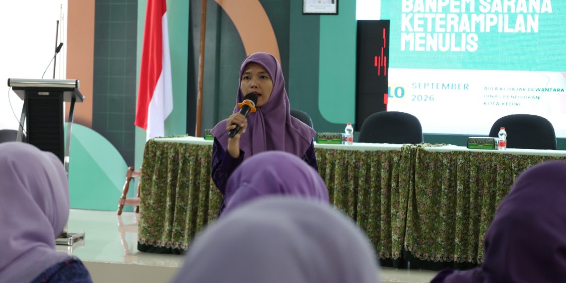 Disdik Kota Kediri Sosialisasi Banpem Sarana Menulis bagi Siswa SD