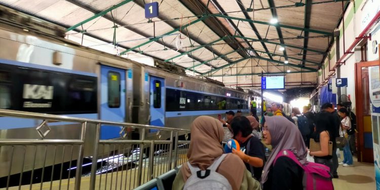 KAI Daop 7 Madiun Sampaikan Permohonan Maaf Atas Keterlambatan Kereta Dampak Gempa Yogyakarta