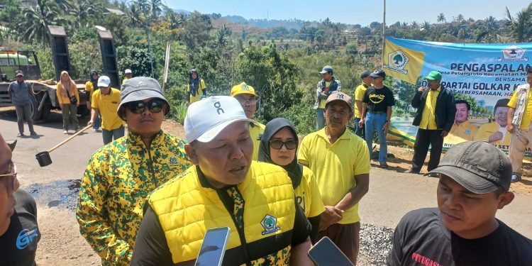 Bertahun-tahun Dikeluhkan Warga, Jalan Rusak di Desa Petungroto Kediri Akhirnya Mulai Diaspal