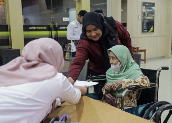 Pemkot Kediri Pantau Penyaluran Bansos PKH Plus Tahap III bagi Ratusan Lansia