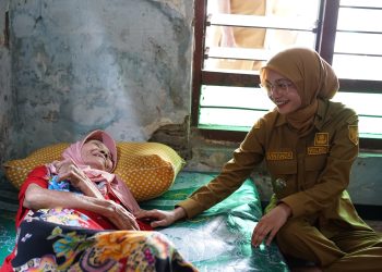 Wali Kota Kediri Salurkan Bantuan Alat Mobilitas dan Sembako Langsung ke Rumah Disabilitas