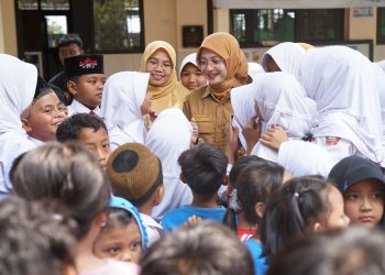 Vinanda Prameswati Tinjau Sarana Sekolah dan Sapa Siswa SDN Bawang 3 Kediri