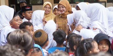 Vinanda Prameswati Tinjau Sarana Sekolah dan Sapa Siswa SDN Bawang 3 Kediri