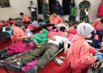 Peringati HUT ke-81 TNI, Kodim 0809/Kediri Gelar Bakti Sosial dan Bakti Kesehatan di Simpang Lima Gumul