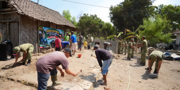 Kodim 0809/Kediri Gelar Bedah Rumah Warga Plosoklaten dalam Rangka HUT ke-81 TNI
