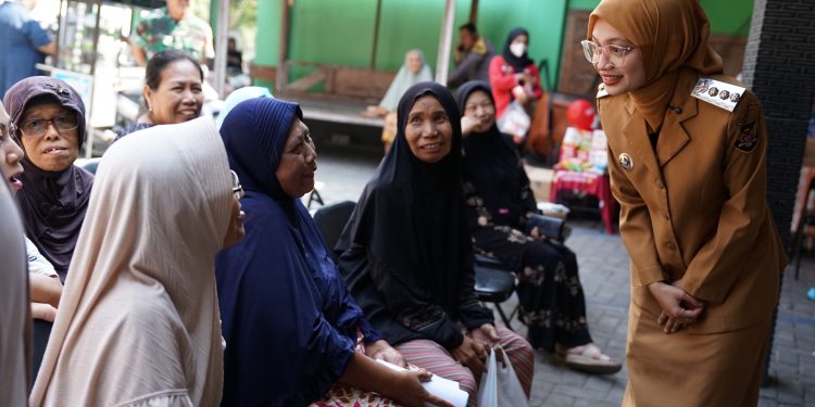 Wali Kota Kediri Tinjau Langsung Pelayanan Posyandu ILP Kelengkeng di Kelurahan Kaliombo