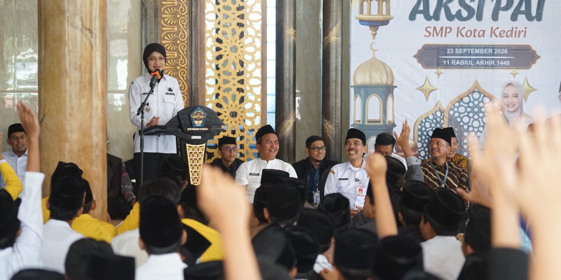 Wali Kota Kediri Ajak Pelajar Berani Tampil dan Berkarya di AKSI PAI SMP