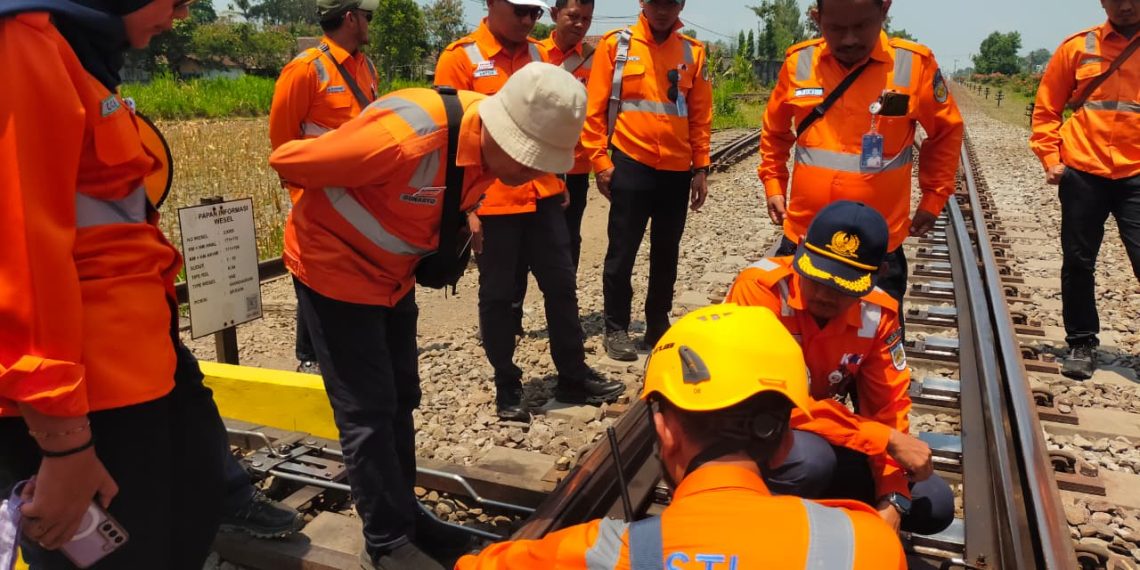 KAI Daop 7 Madiun Gelar Cek Lintas Pakai Lori Dresin, Pastikan Keamanan Jalur Rel