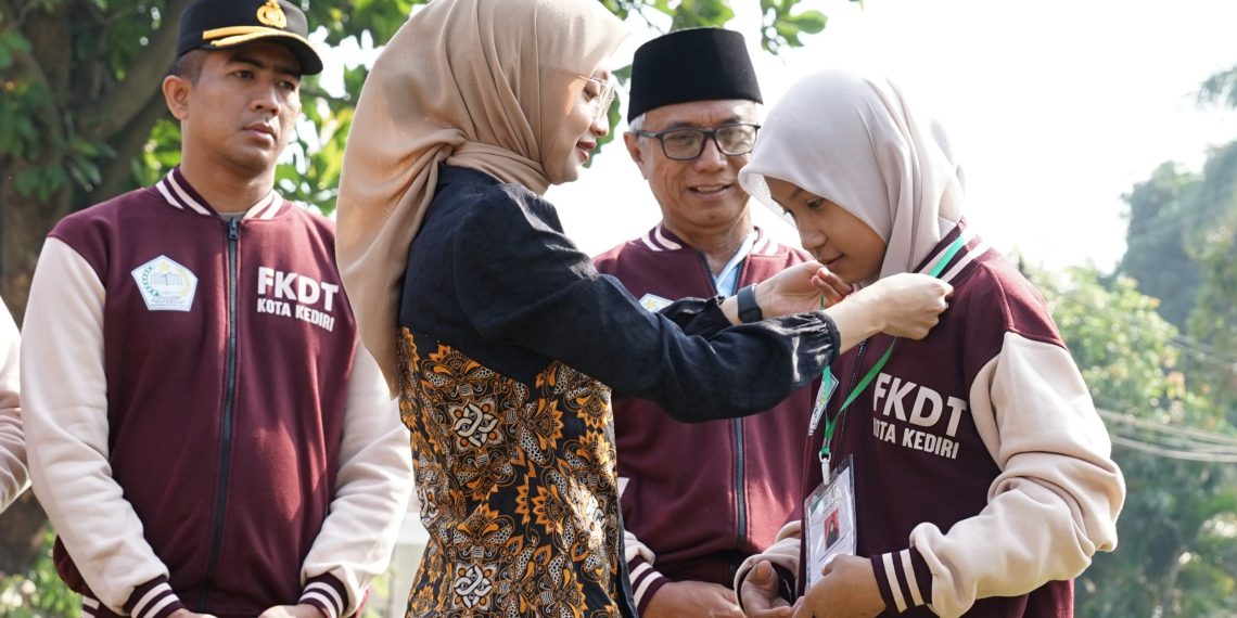 Wali Kota Kediri Lepas 26 Kontingen Porsadin ke-7 Jatim di Lumajang, Tekankan Sportivitas dan Akhlak