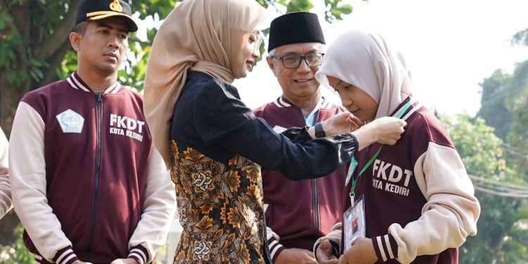 Wali Kota Kediri Lepas 26 Kontingen Porsadin ke-7 Jatim di Lumajang, Tekankan Sportivitas dan Akhlak