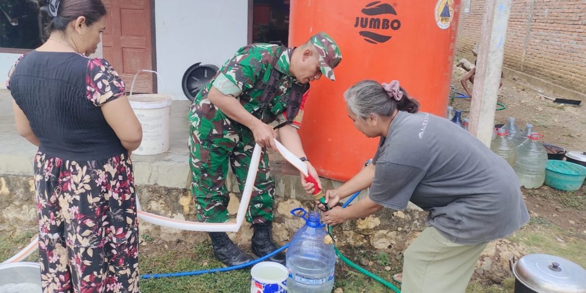 Korem 081/DSJ Salurkan 85.000 Liter Air Bersih Serentak untuk Warga Terdampak Kekeringan