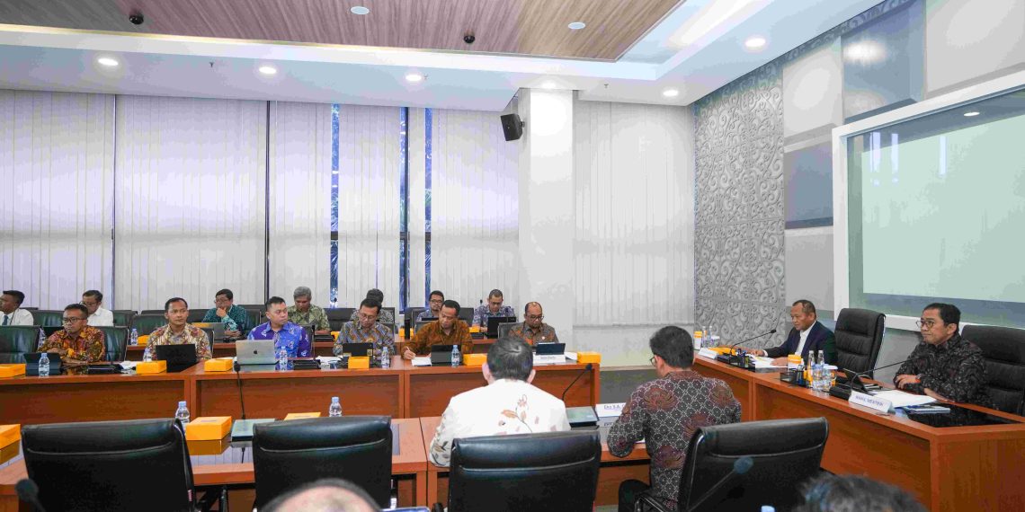 Menperin Muhammad Sarmuji Soroti Pentingnya Pengendalian Impor untuk Lindungi Industri Manufaktur Domestik