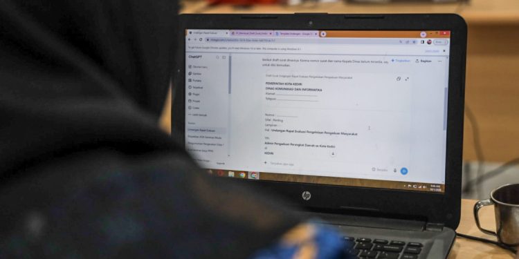 Disperdagin Kota Kediri Gelar Pelatihan AI untuk Tingkatkan Kompetensi ASN