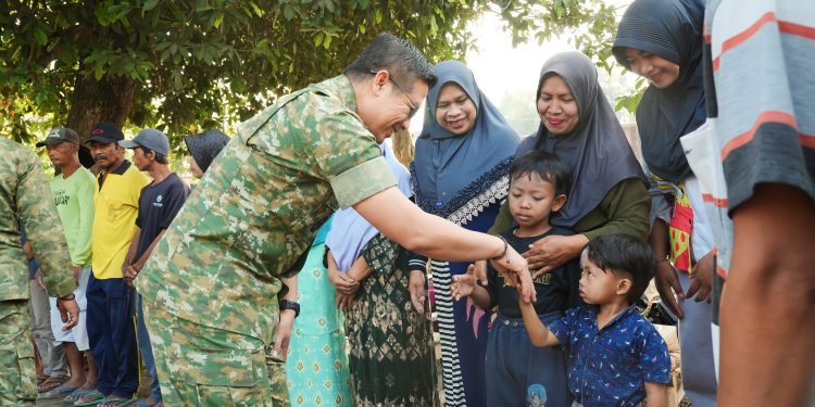 Jelang HUT ke-81 TNI, Kodim 0809/Kediri Serahkan Rumah dan Peralatan Dapur kepada Warga Plosoklaten