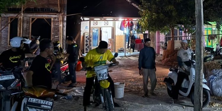 Ketua DPD Golkar Kabupaten Kediri Sambang Warga Naik Motor Trail, Tinjau Penerima Bantuan di Tarokan