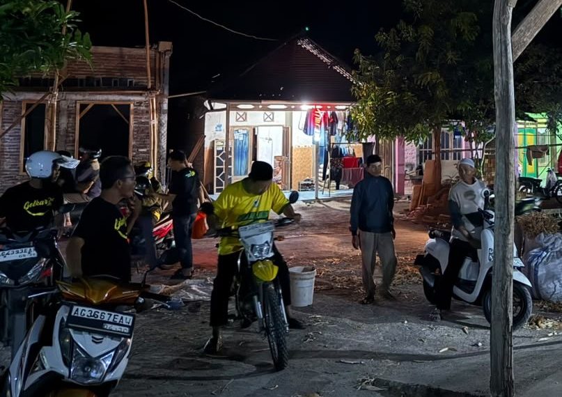 Ketua DPD Golkar Kabupaten Kediri Sambang Warga Naik Motor Trail, Tinjau Penerima Bantuan di Tarokan
