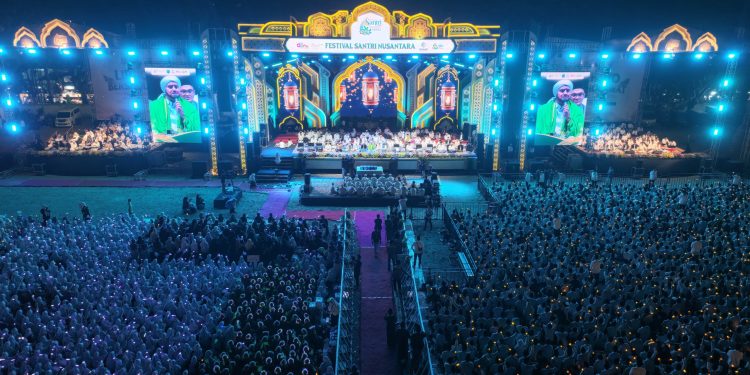 Wakil Wali Kota Kediri Hadiri Lirboyo Bersholawat Bersama Habib Syech